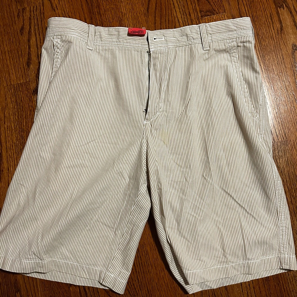 Izod Men's Striped Flat Front Shorts - White and Tan